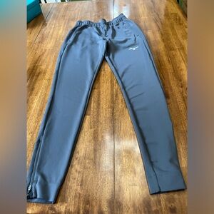 mizouno size small joggers.